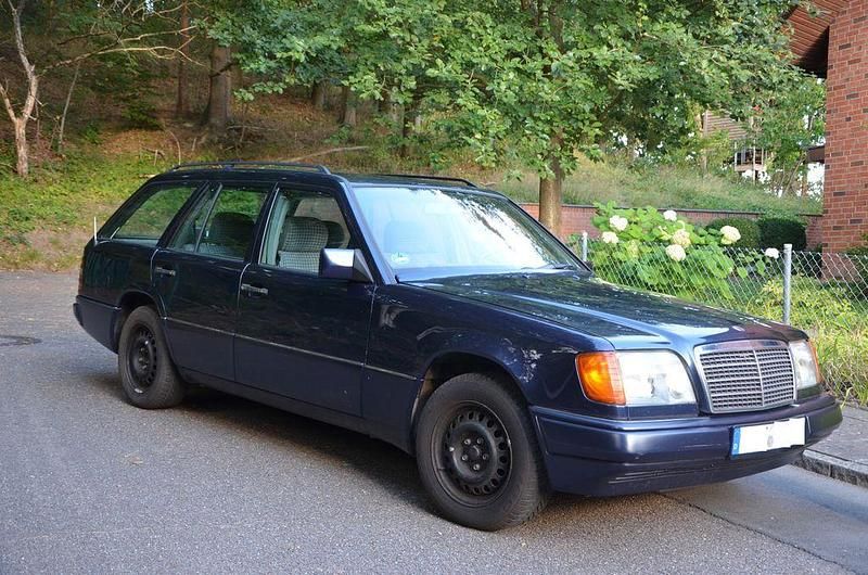 Blau Gebraucht 1996 Mercedes E200 Kombi | 2.500 € (Guter Preis) - Bild 1/4
