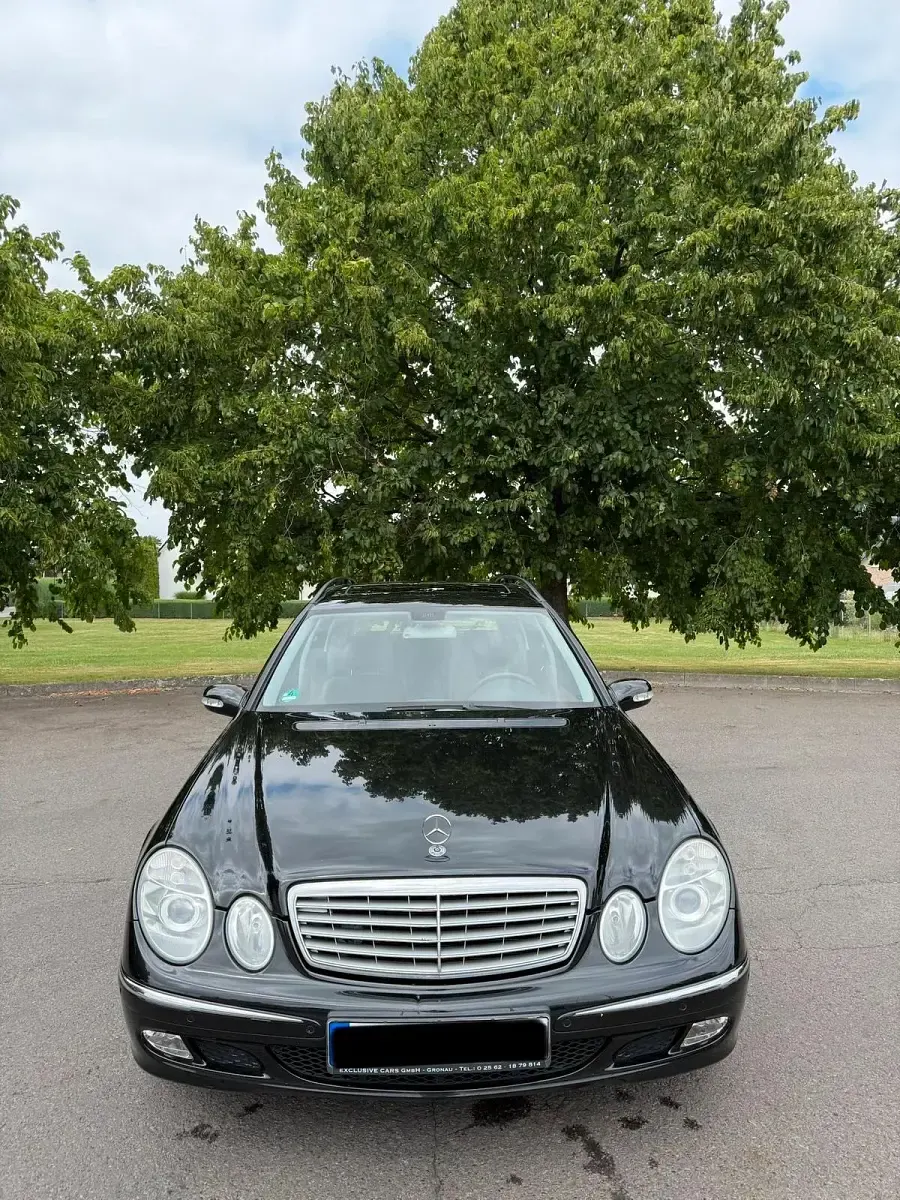 Gebraucht Mercedes E240 177 PS (130 kW) 2004 Schwarz Kombi