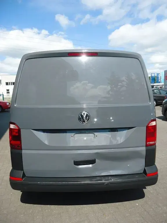 Gebraucht VW Transporter 102 PS (75 kW) 2017 Grau Van