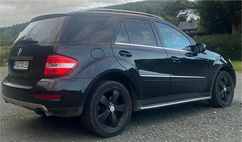 Gebraucht Mercedes ML320 224 PS (164 kW) 2009 Schwarz SUV