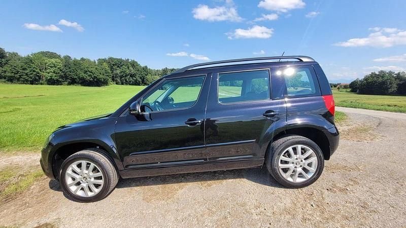 Schwarz Gebraucht 2017 Skoda Yeti Ambition SUV | 11.100 € (Guter Preis) - Bild 1/4