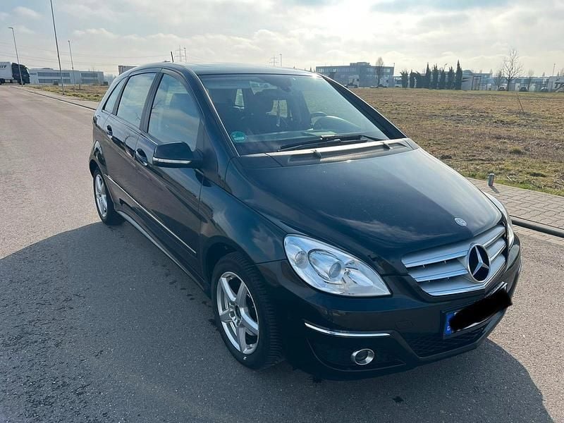 Gebraucht Mercedes B200 135 PS (99 kW) 2010 Schwarz Van / Kleinbus