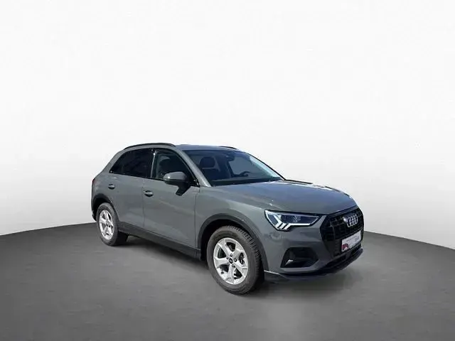 Gebraucht Audi Q3 Sport 150 PS (110 kW) 2025 Nanograu metallic SUV