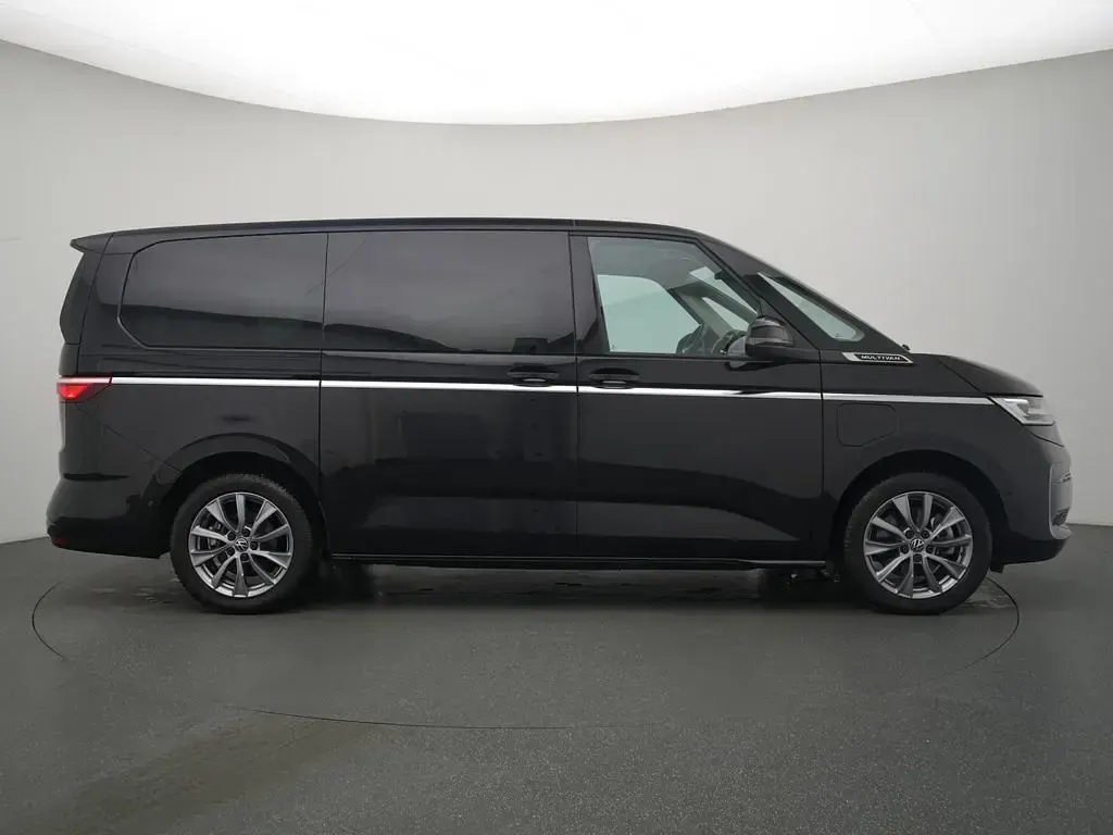 Gebraucht VW Multivan 245 PS (180 kW) 2025 Deep black Van / Kleinbus