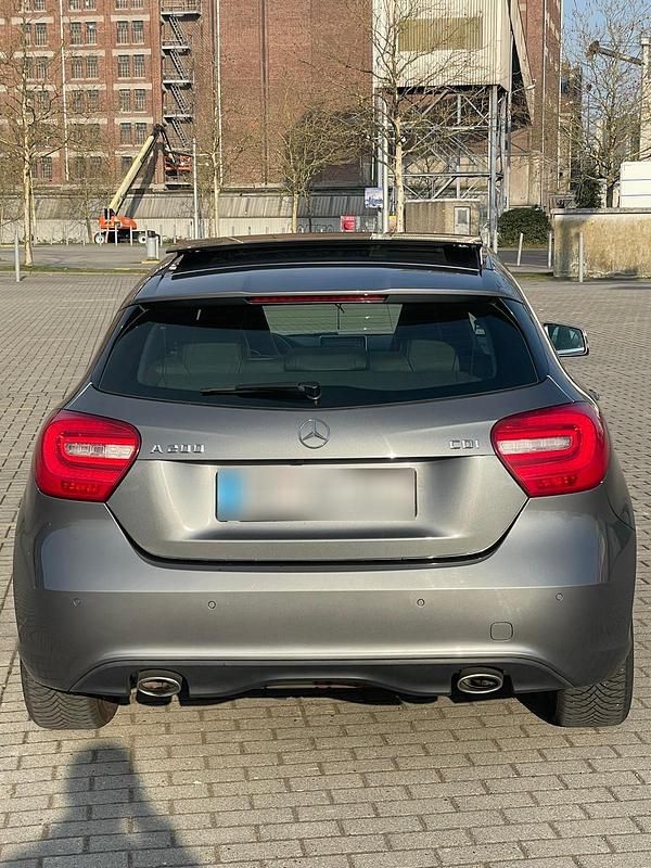 Gebraucht Mercedes A200 136 PS (100 kW) 2012 Grau Limousine