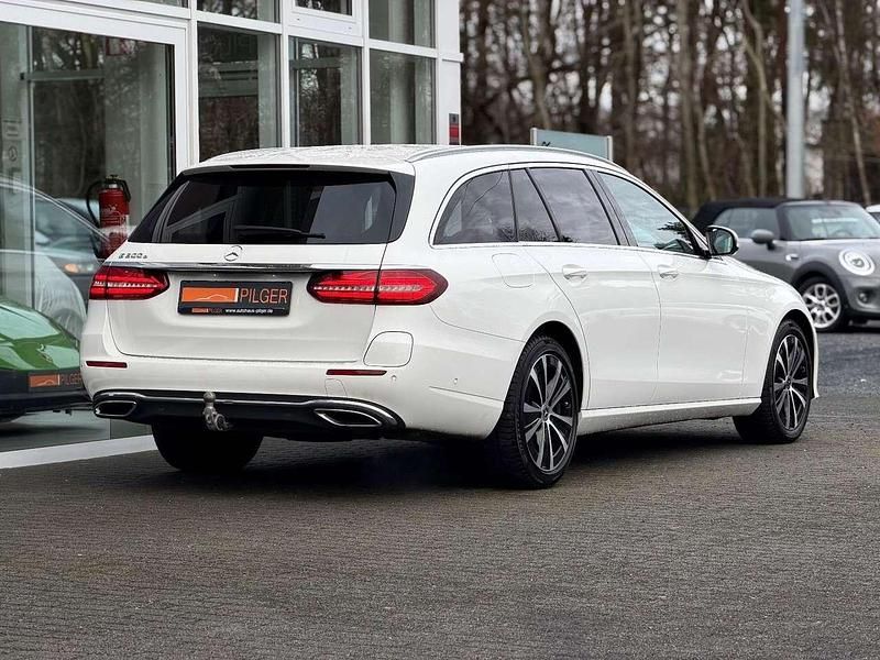 Gebraucht Mercedes E300 211 PS (155 kW) 2022 Weiß Kombi