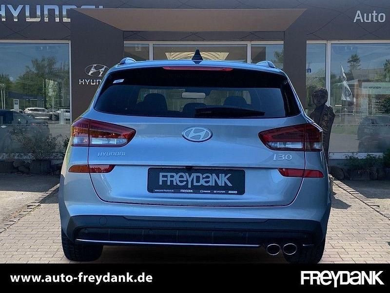 Gebraucht Hyundai i30 140 PS (102 kW) 2025 Shimmering silver Kombi