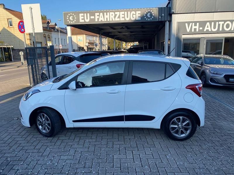 Gebraucht Hyundai i10 67 PS (49 kW) 2017 Weiß Kleinwagen
