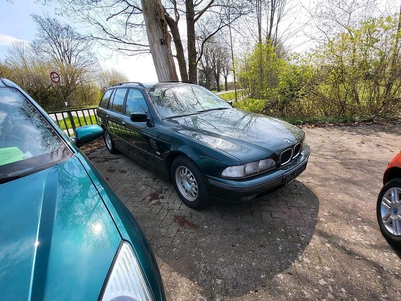 Second-hand BMW 530 183 CP (134 kW) 2000 Verde Break