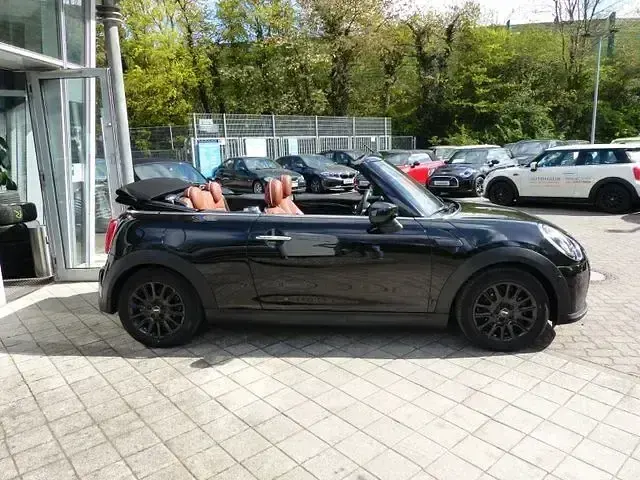 Gebraucht Mini One Cabriolet Classic 102 PS (75 kW) 2021 Midnight black metallic Cabrio