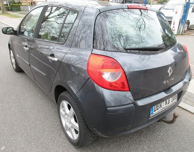 Gebraucht Renault Clio II 101 PS (74 kW) 2007 Grau Kleinwagen