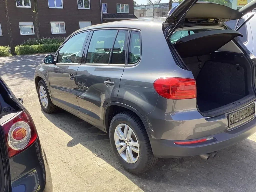 Gebraucht VW Tiguan Trendline 122 PS (89 kW) 2015 Grau SUV