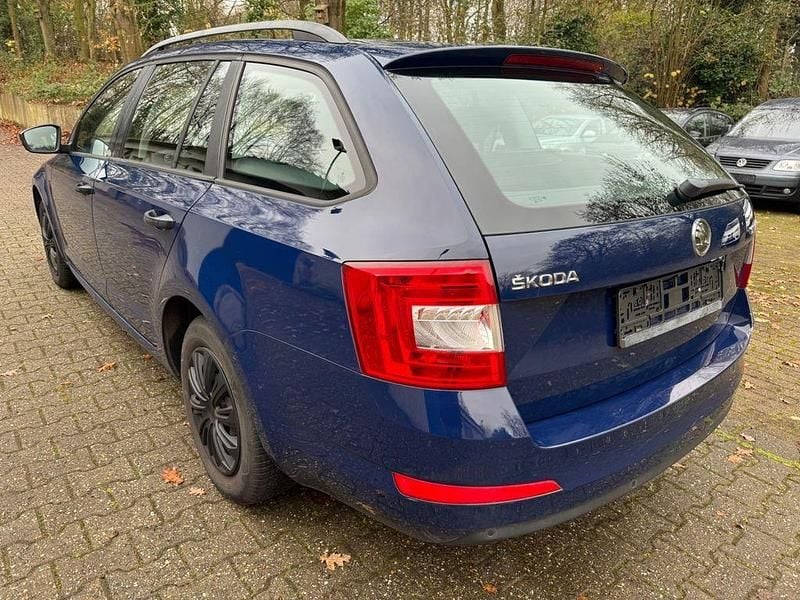 Gebraucht Skoda Octavia Active 105 PS (77 kW) 2014 Modra pacific/pacific blau Kombi