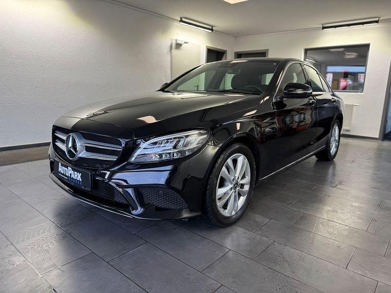 Gebraucht Mercedes C200 Avantgarde 184 PS (135 kW) 2019 Schwarz Limousine