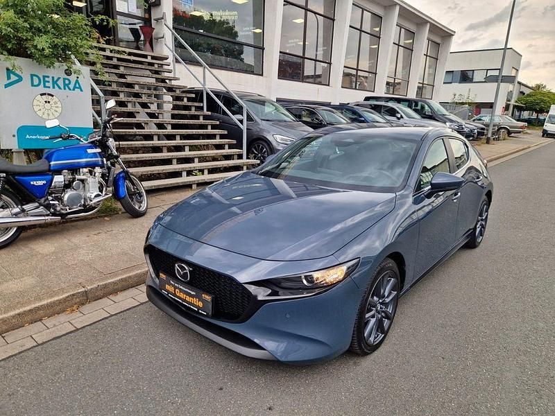 Grau Gebraucht 2024 Mazda 3 Exclusive-Line Limousine | 24.555 € (Guter Preis) - Bild 1/4