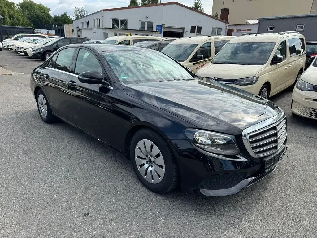 Gebraucht Mercedes E200 150 PS (110 kW) 2019 Schwarz Limousine