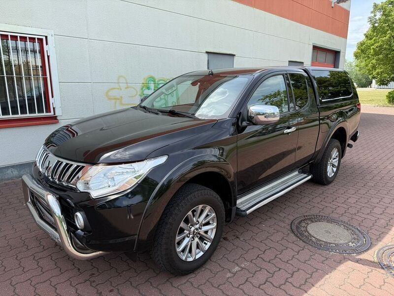 Gebraucht Mitsubishi L200 Plus 181 PS (133 kW) 2015 Schwarz Abholung