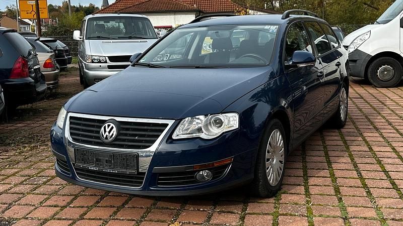 Gebraucht VW Passat 140 PS (102 kW) 2009 Blau Kombi
