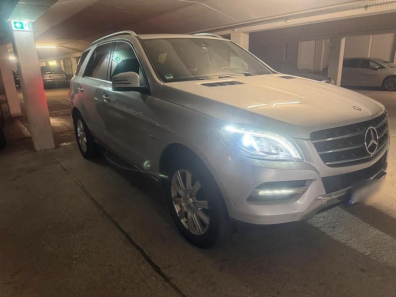 Gebraucht Mercedes ML250 204 PS (150 kW) 2012 Silber SUV