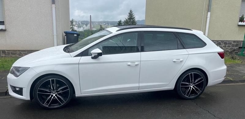 Weiß Gebraucht 2016 Seat Leon FR Kombi | 11.400 € (Fairer Preis) - Bild 1/4