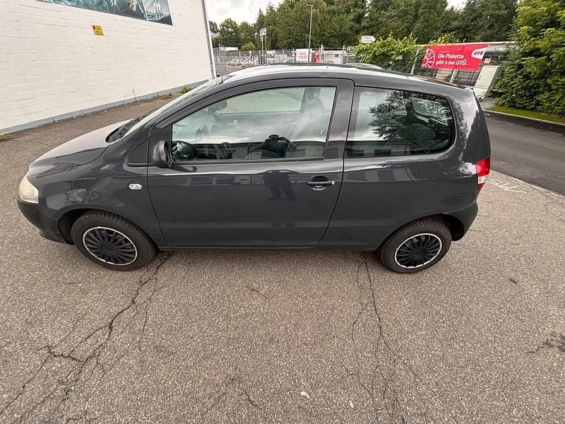 Grau Gebraucht 2006 VW Fox Kleinwagen | 1.200 € - Bild 1/4