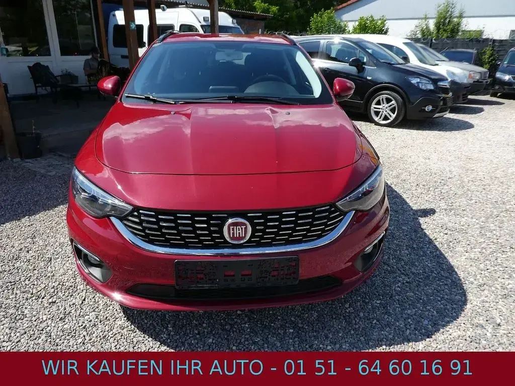 Gebraucht Fiat Tipo Lounge 120 PS (88 kW) 2017 Rot Limousine