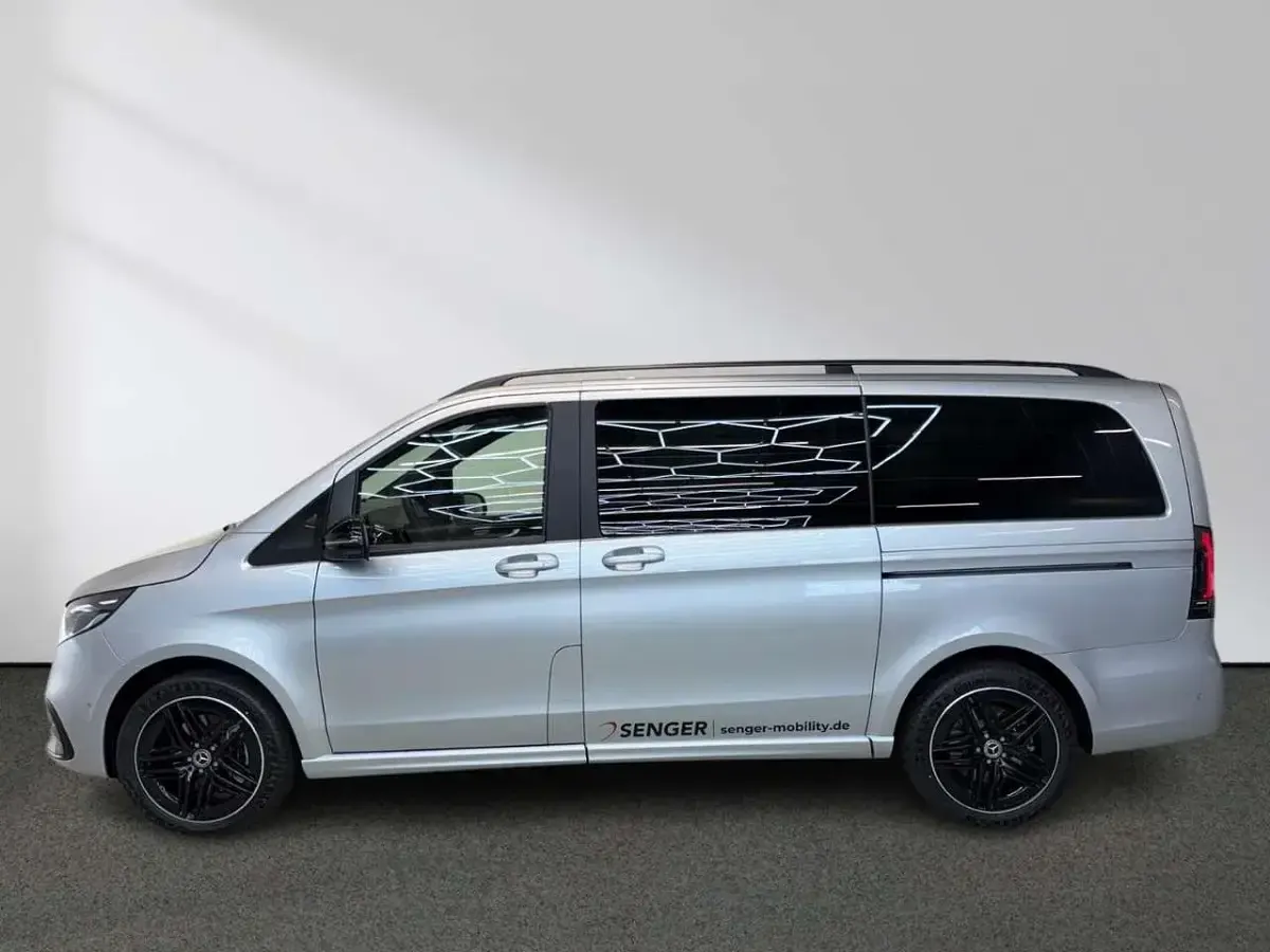 Gebraucht Mercedes V300 Style 237 PS (174 kW) 2026 Silber Van / Kleinbus