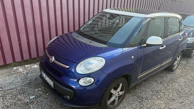 Colore esterno (venezia blau m Gebraucht 2014 Fiat 500L Lounge Van / Kleinbus | 6.299 € (Fairer Preis) - Bild 1/4