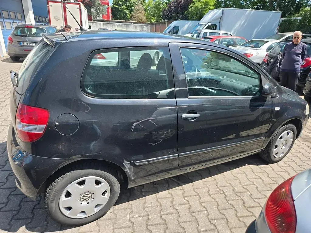 Gebraucht VW Fox 54 PS (39 kW) 2008 Schwarz Kleinwagen