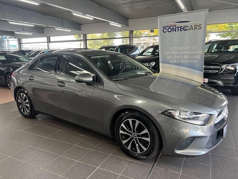 Grau Gebraucht 2022 Mercedes A180 Limousine | 22.700 € (Guter Preis) - Bild 1/4