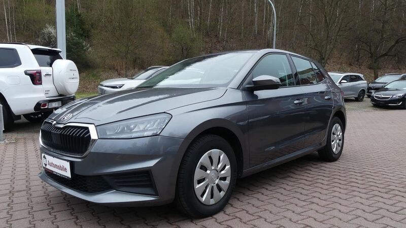 Grau Gebraucht 2023 Skoda Fabia Limousine | 14.990 € (Fairer Preis) - Bild 1/4