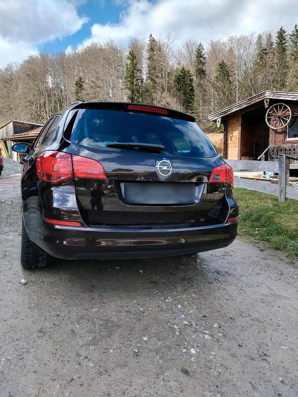 Gebraucht Opel Astra S 110 PS (80 kW) 2012 Braun Kombi