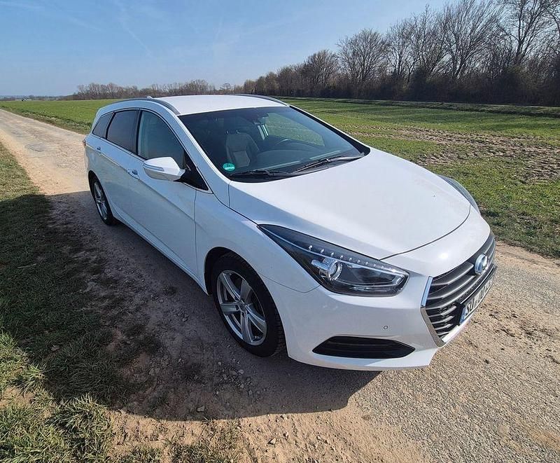 Gebraucht Hyundai i40 Style 141 PS (103 kW) 2017 Weiß Limousine