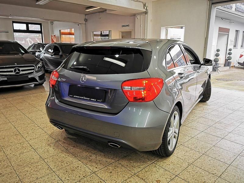 Gebraucht Mercedes A250 211 PS (155 kW) 2014 Mountaingrau Limousine