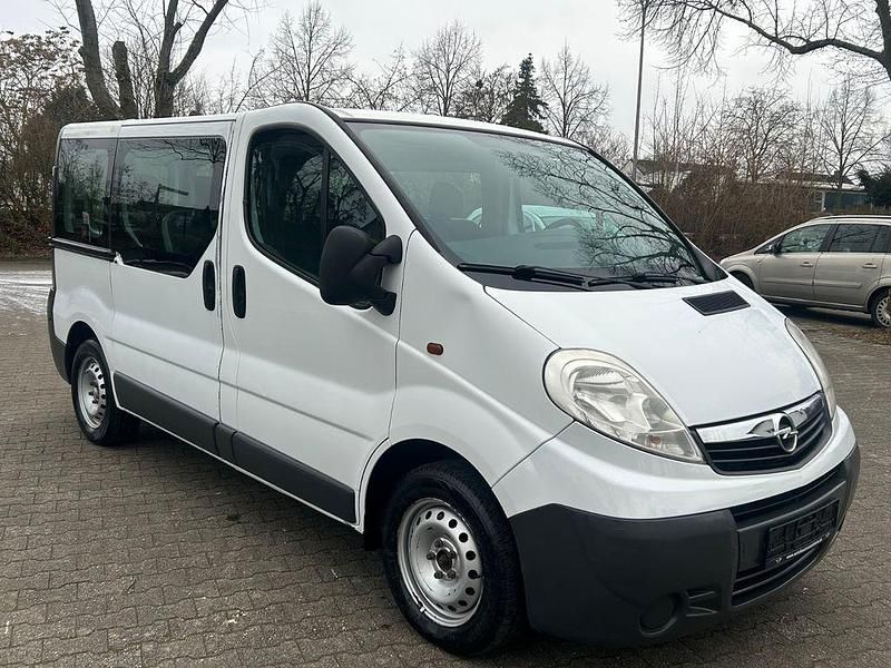 Używany Opel Vivaro 90 KM (66 kW) 2009 Biały Minivan