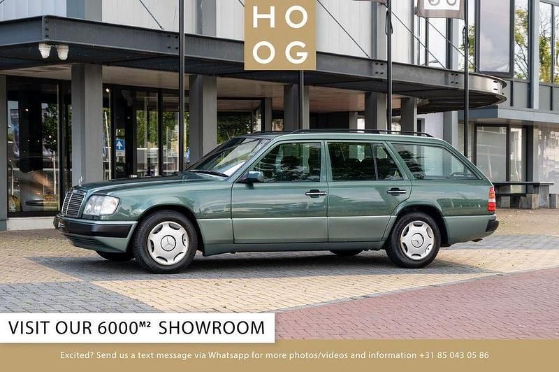 Grün Gebraucht 1995 Mercedes E280 Limousine | 19.950 € - Bild 1/4