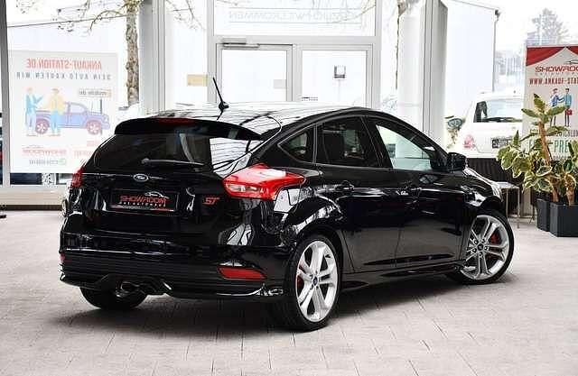 Gebraucht Ford Focus ST 250 PS (183 kW) 2017 Schwarz Limousine