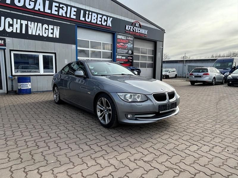 Gebraucht BMW 320 184 PS (135 kW) 2013 Grau Coupé