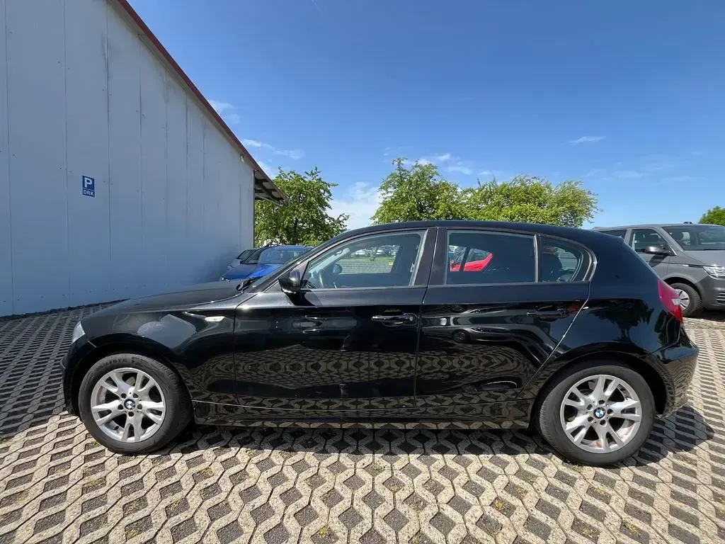 Gebraucht BMW 116 122 PS (89 kW) 2009 Schwarz Kleinwagen