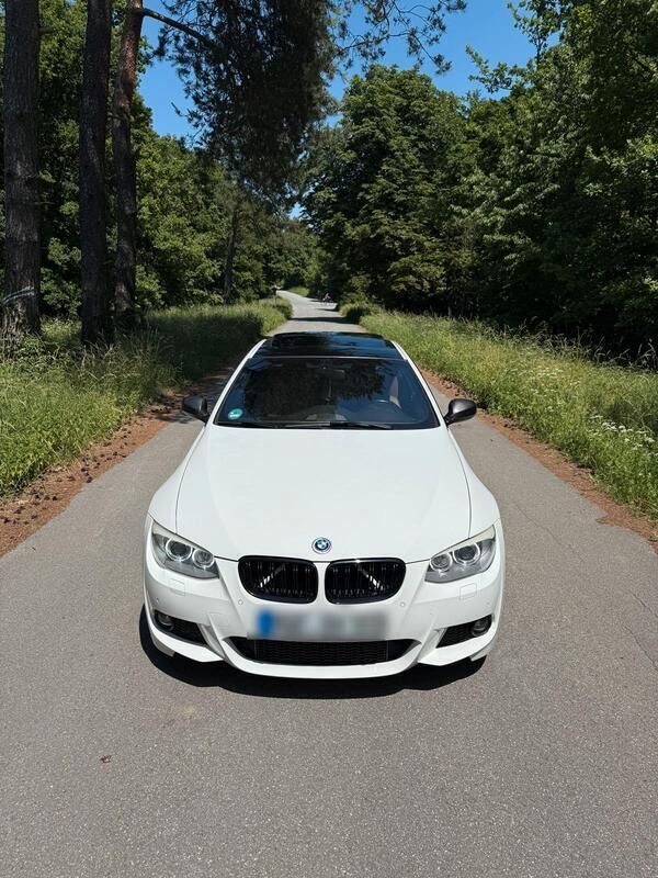 Weiß Gebraucht 2010 BMW 325 Comfort Edition Coupé | 16.500 € (Teuer) - Bild 1/4