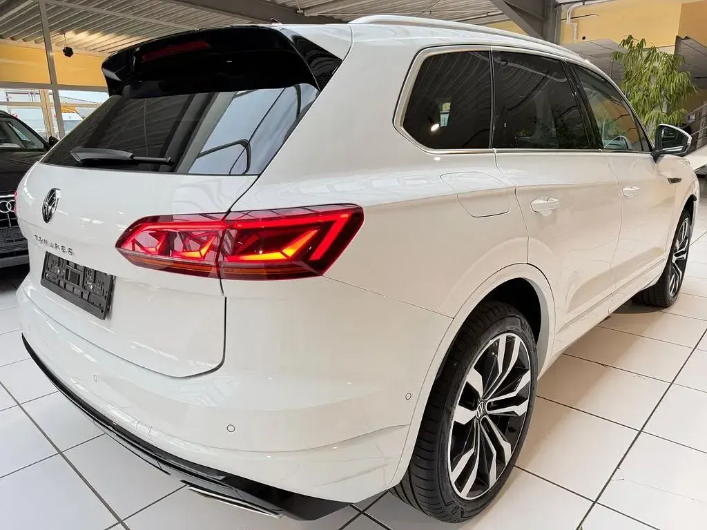 Gebraucht VW Touareg Elegance 340 PS (250 kW) 2023 Weiß SUV