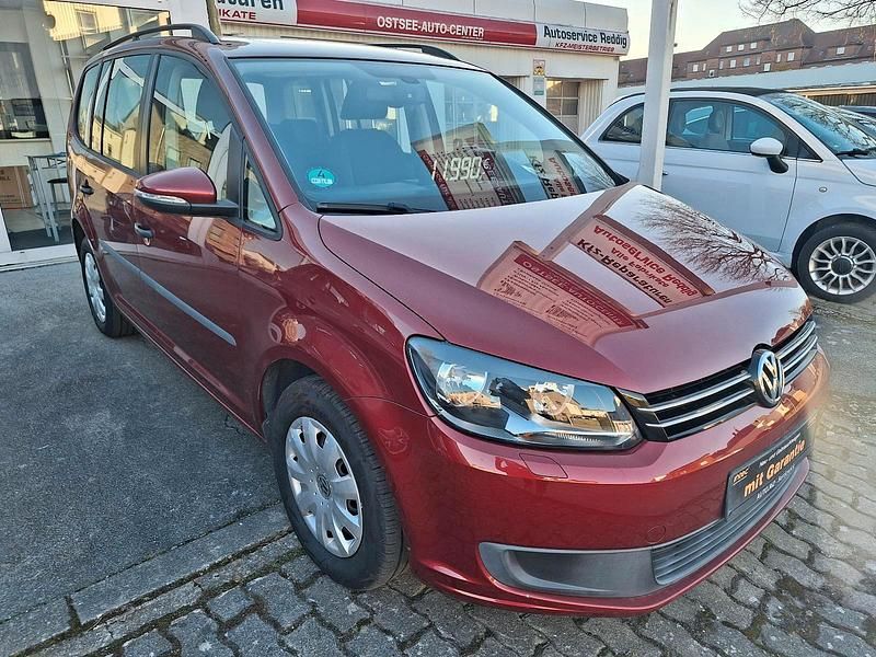 Rot Gebraucht 2013 VW Touran Comfortline Van / Kleinbus | 11.990 € (Teuer) - Bild 1/4