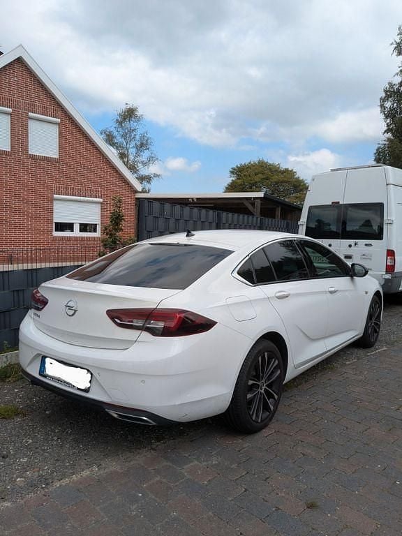 Weiß Gebraucht 2021 Opel Insignia Ultimate Limousine | 17.000 € (Superpreis) - Bild 1/4