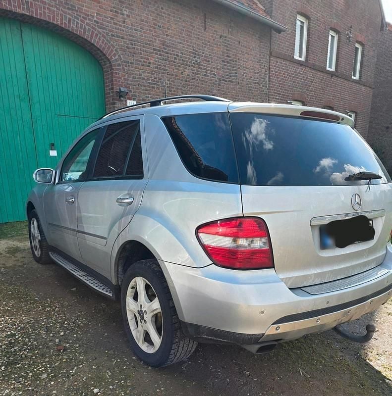 Gebraucht Mercedes ML320 224 PS (164 kW) 2008 Silber SUV