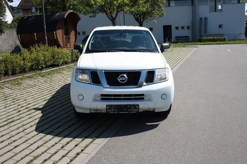 Weiß Gebraucht 2010 Nissan Pathfinder XE SUV | 6.900 € (Superpreis) - Bild 1/4