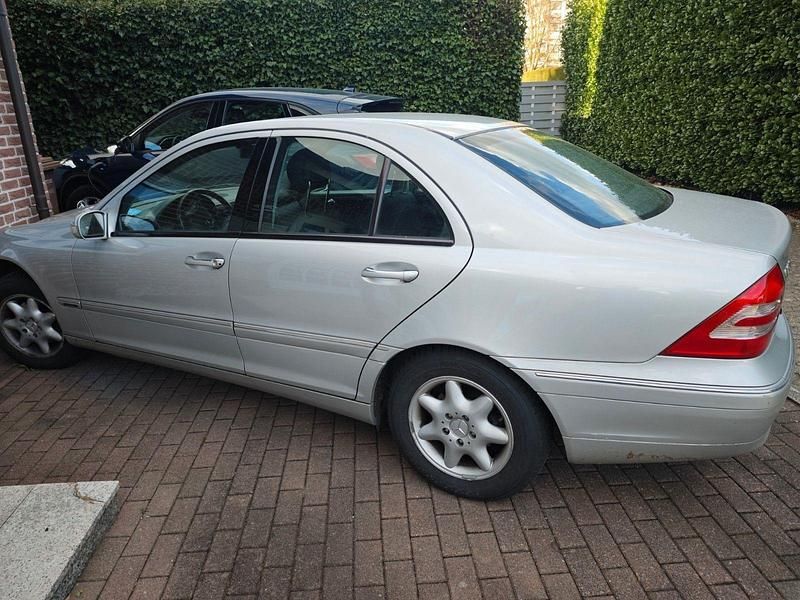 Gebraucht Mercedes C180 Elegance 143 PS (105 kW) 2003 Silber Limousine