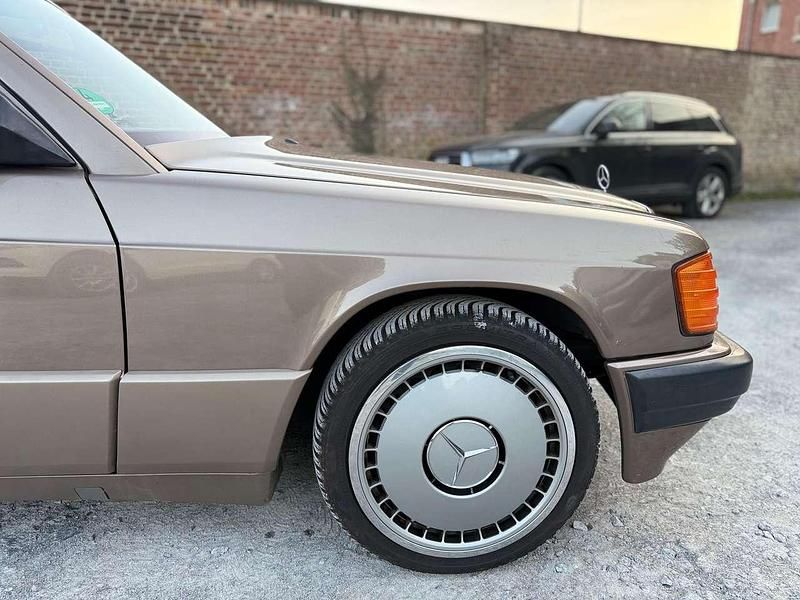 Gebraucht Mercedes 190 122 PS (89 kW) 1991 Limousine