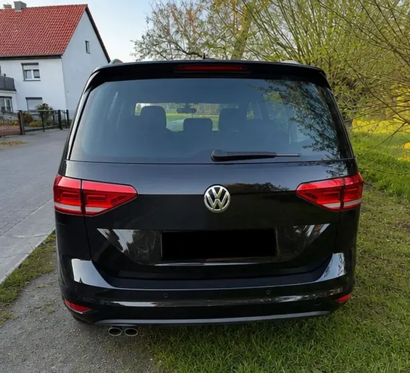 Gebraucht VW Touran Comfortline 150 PS (110 kW) 2018 Schwarz Van / Kleinbus