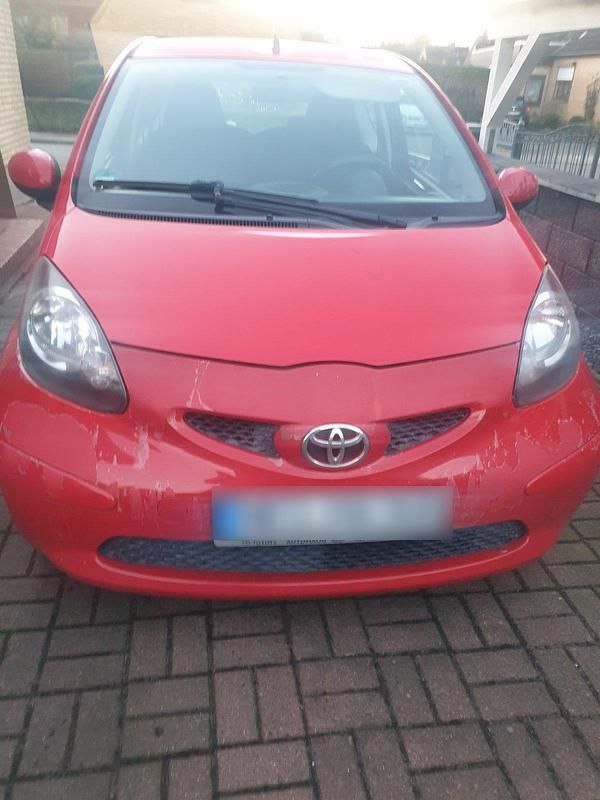 Rot Gebraucht 2008 Toyota Aygo Kleinwagen | 1.200 € (Guter Preis) - Bild 1/4