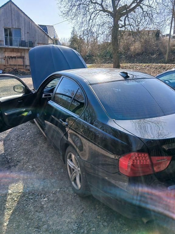 Gebraucht BMW 318 143 PS (105 kW) 2010 Schwarz Limousine